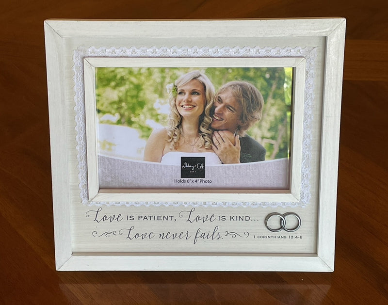 LOVE IS PATIENT FRAME W LACE