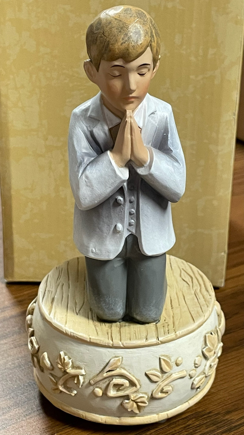 6.5" MUSICAL BOY KNEELING