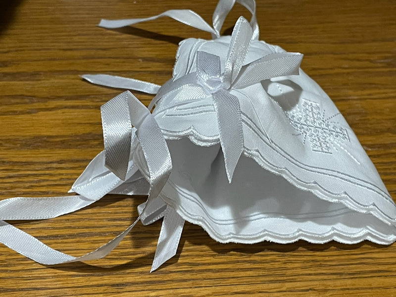 BABY BONNET CROSS SCALLOP EDGE