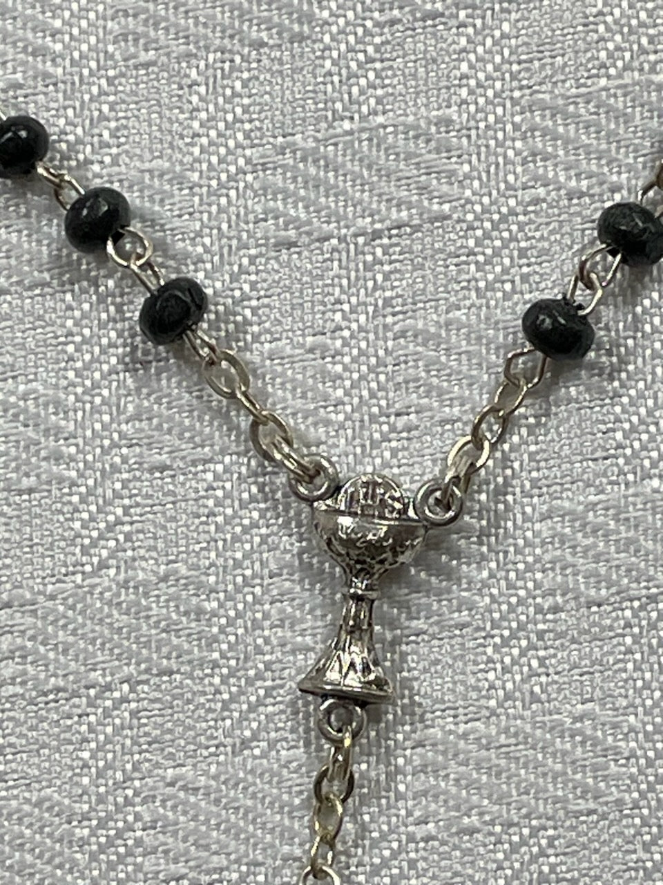 5MM BLACK GLASS COMMUNION ROS