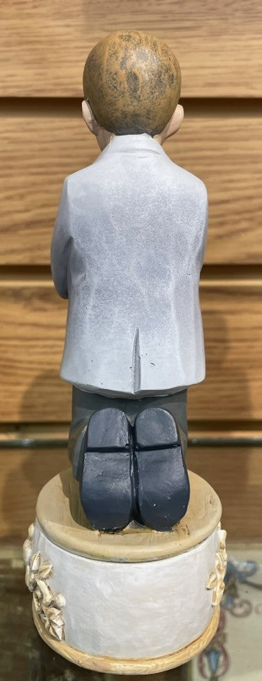 KNEELING BOY COMMUNION ROS BOX