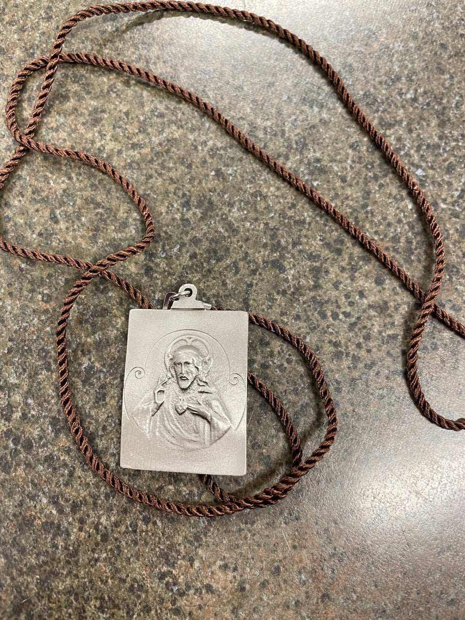 METAL SCAPULAR BROWN CORD
