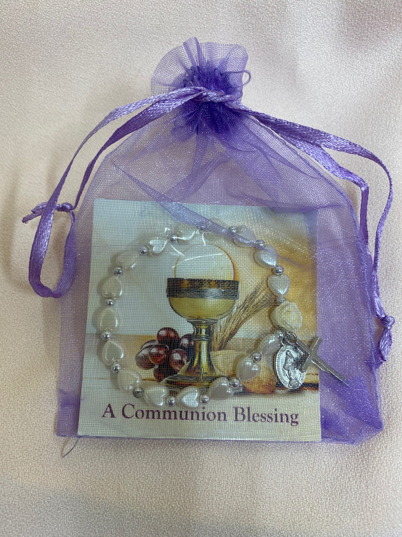 WHITE HEARTSHAPED BRACELET